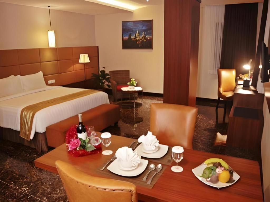 Atrium Premiere Cilacap Exterior foto