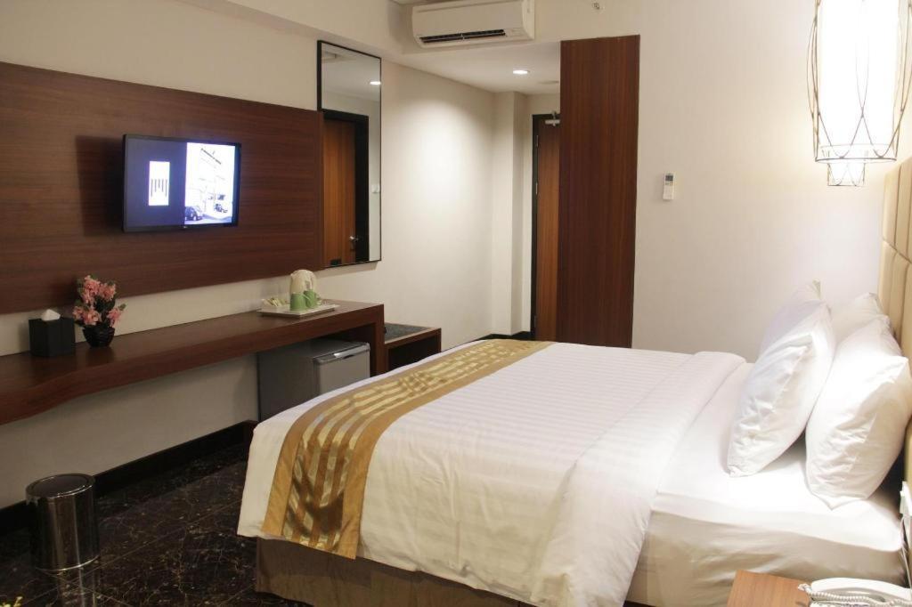 Atrium Premiere Cilacap Exterior foto