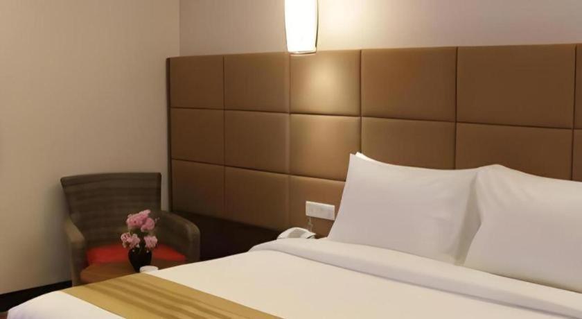 Atrium Premiere Cilacap Exterior foto