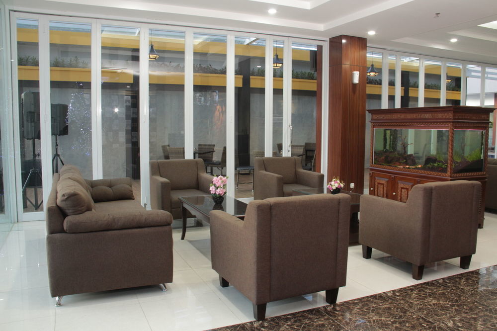 Atrium Premiere Cilacap Exterior foto
