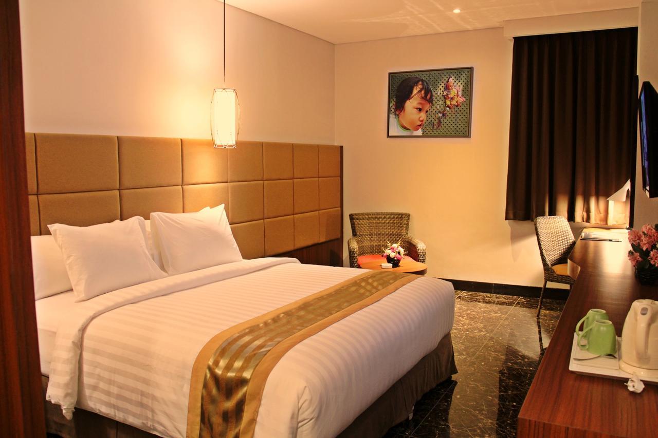 Atrium Premiere Cilacap Exterior foto