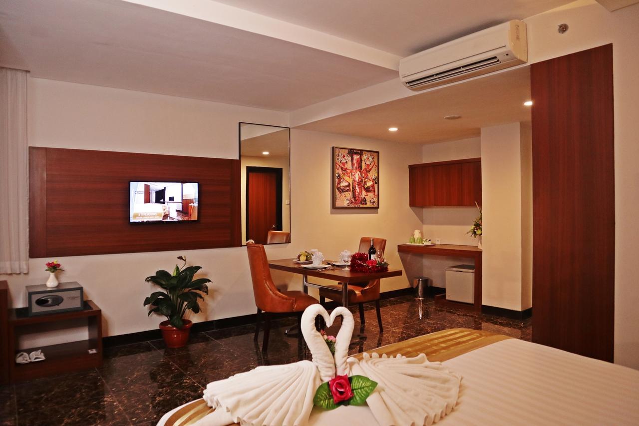 Atrium Premiere Cilacap Exterior foto